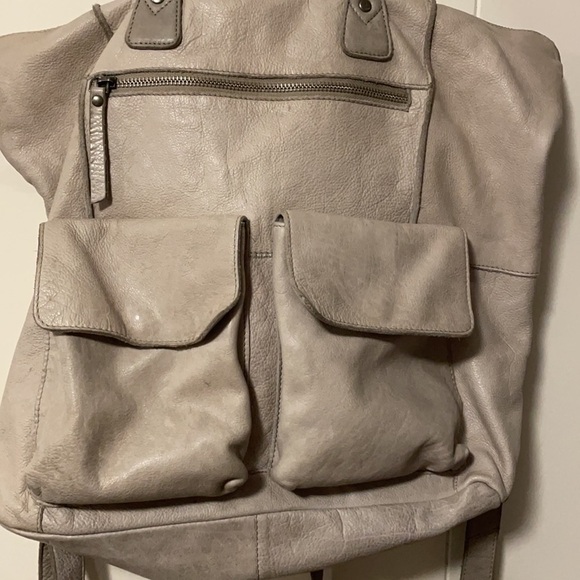 𝅺VILENCIA  💯 Soft Leather Convertible Bag Backpack - Big Beautiful Bag - Picture 1 of 8